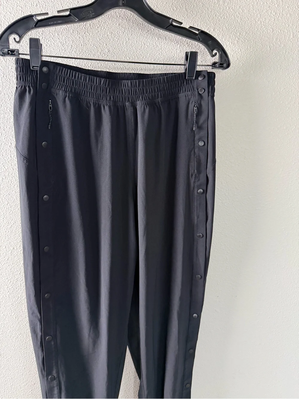Lululemon Tear-Away Mid-Rise Track Pant Black Full Length Snaps Women’s Size 8